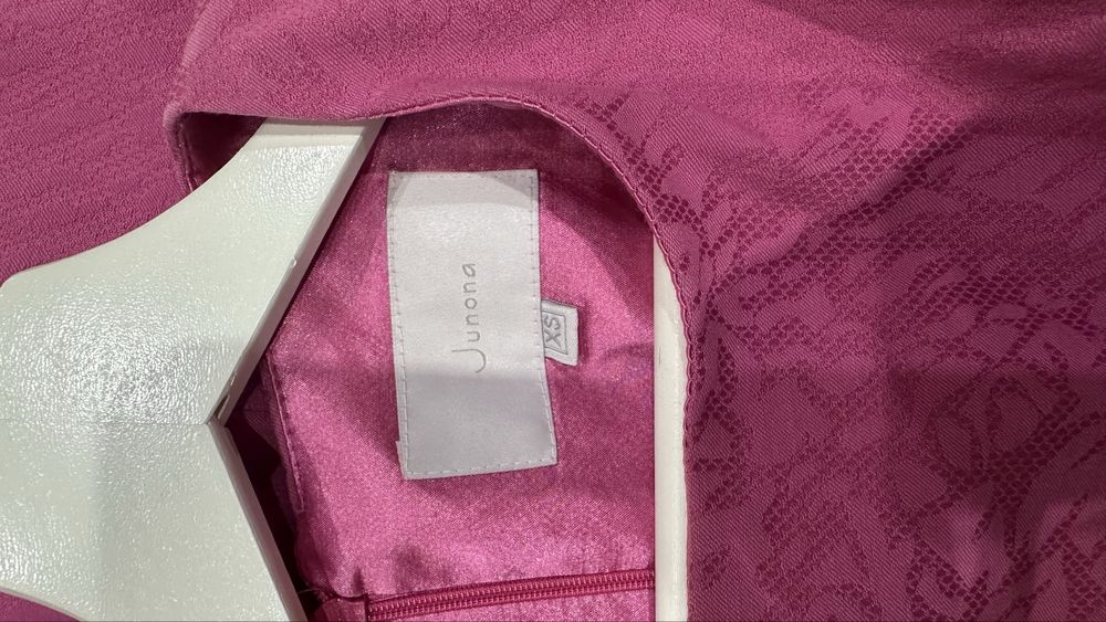 Розова рокля на Junona