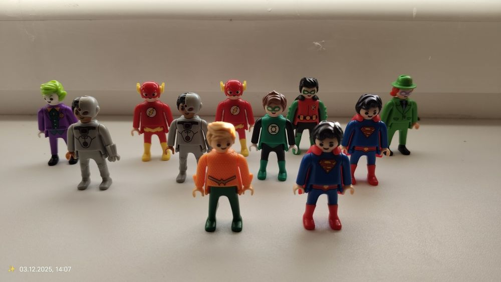 Kinder Surprise Playmobil Dc