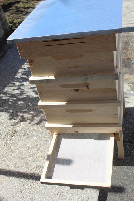 Пчелни кошери и рамки