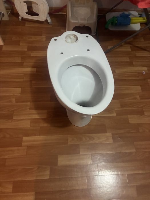 Продам унитаз в хорошем состоянии