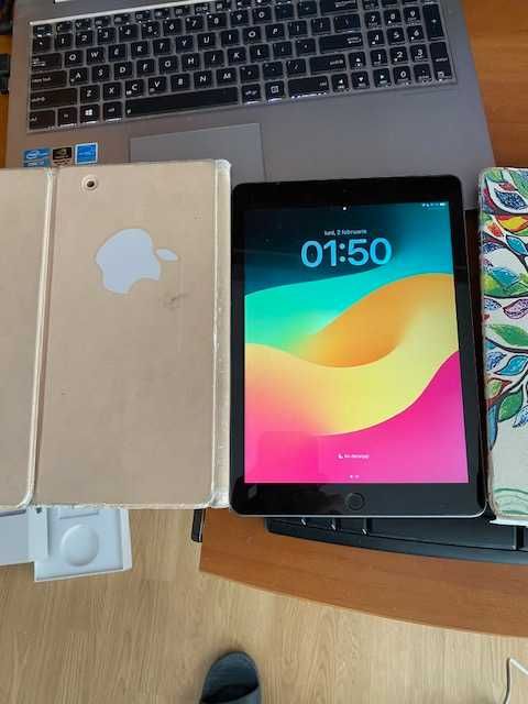Apple Ipad generatia a 6 a, 32 GB