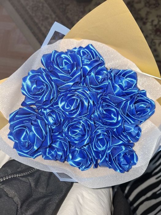 Розы из атласной ленты