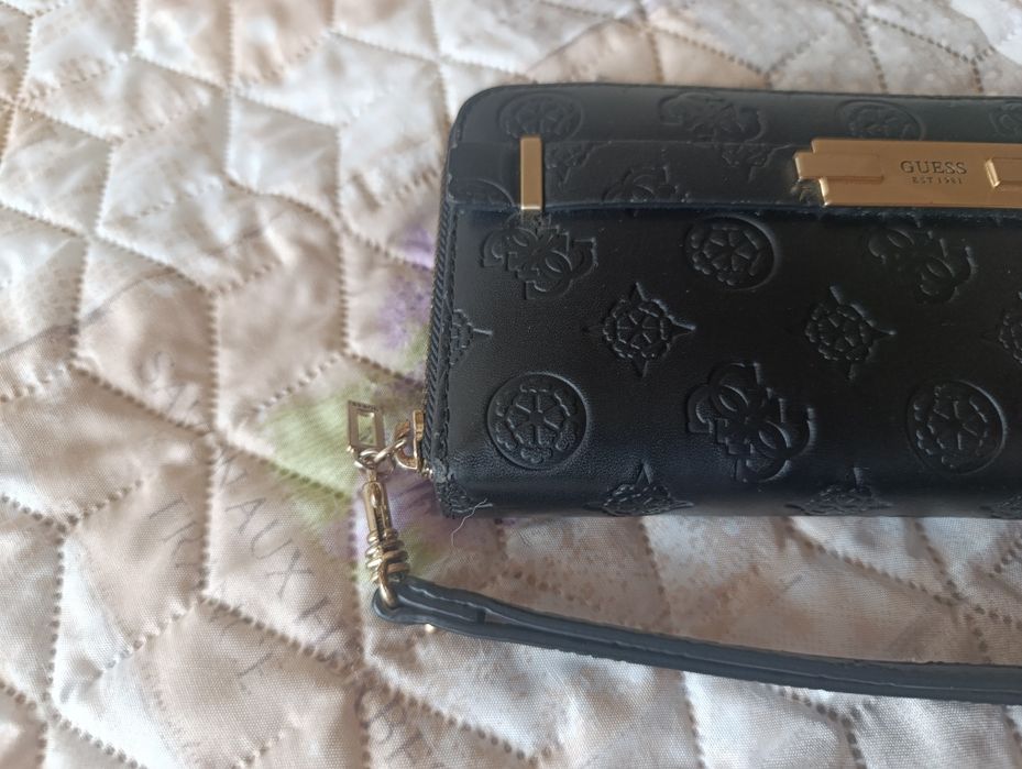 Дамско портмоне Guess