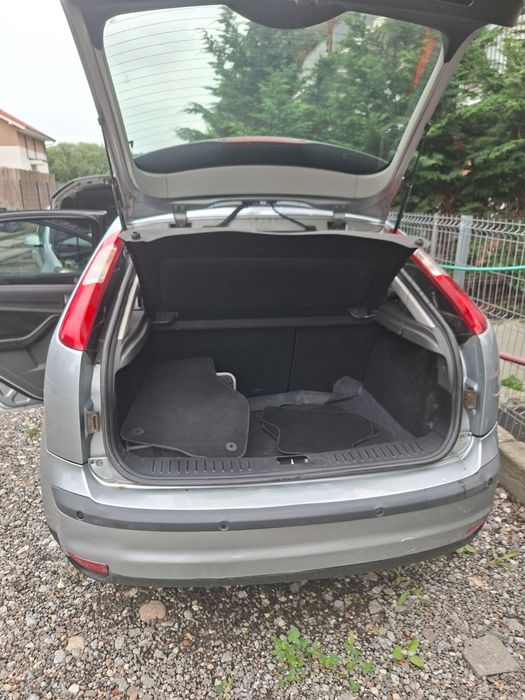 Vand Ford focus + 8 genti