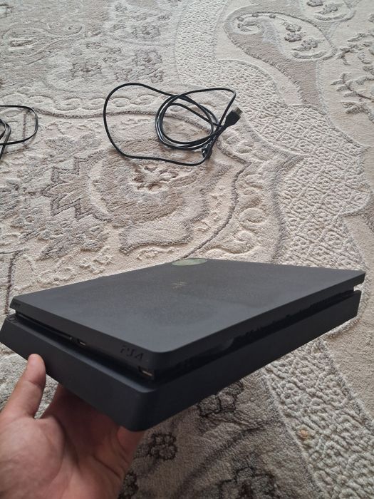 Plyststion 4 slim