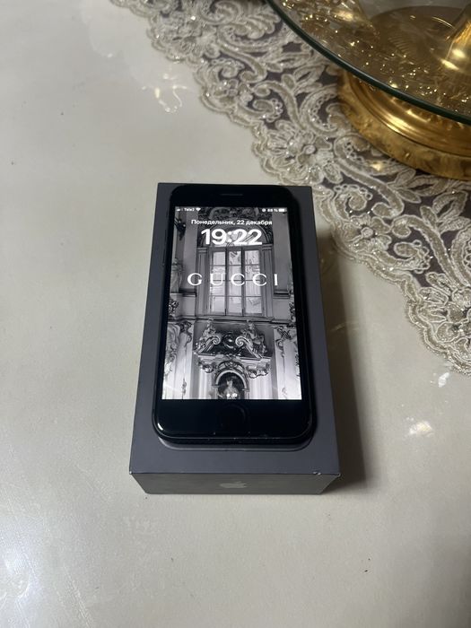 Продам айфон 8 на 64г