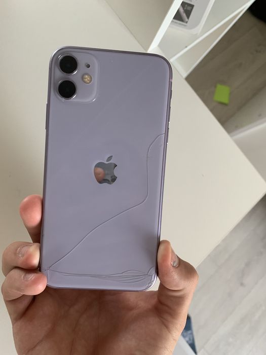 Продам айфон 11 срочно