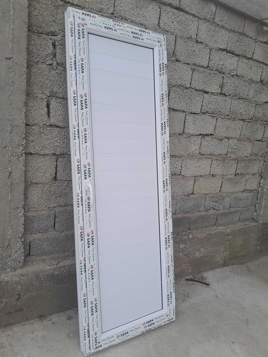 Пластиковые двери