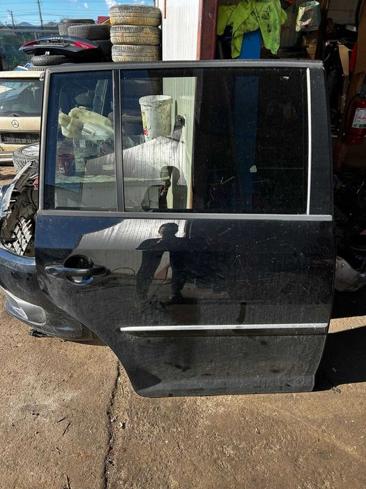 Usa dreapta fata /dreapta spate Volkswagen Touran 2011