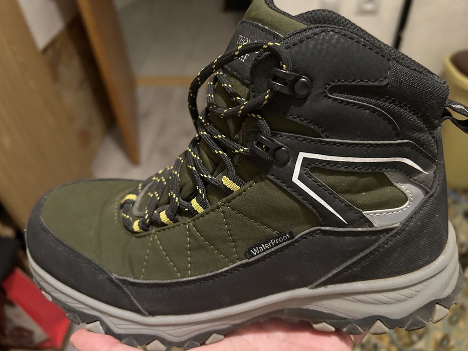 Продам детскую обувь