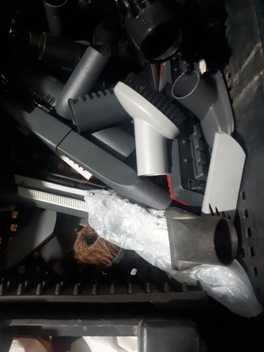 Продам  на запчасти  пылесосы