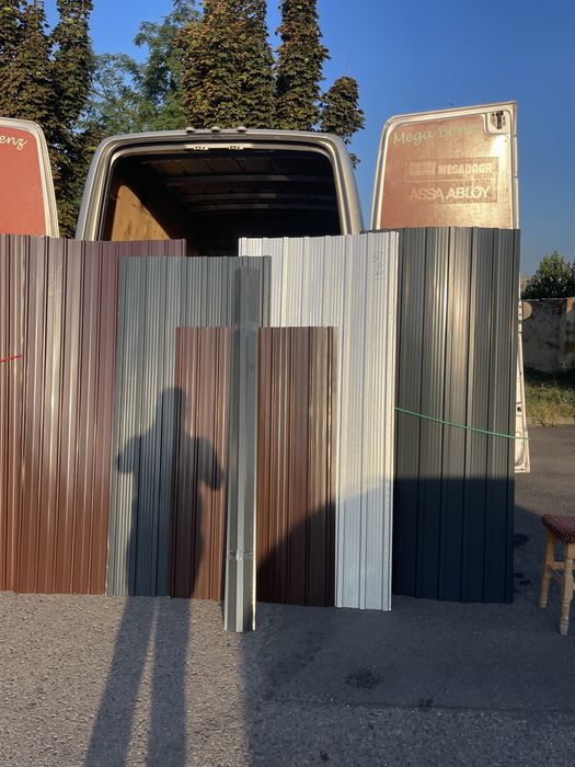 Tablă cutată metalică, rezistentă și durabilă. Prețul începe dela 20 lei bucata  Perfectă pentru garduri și construcții.