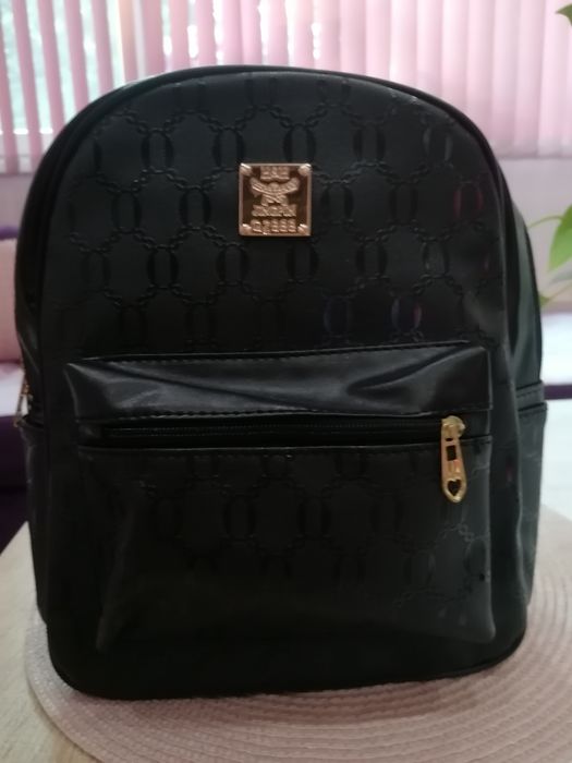 НОВА дамска чанта и раница.