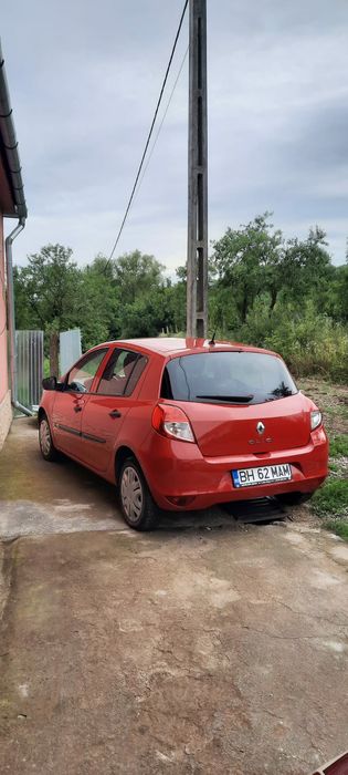 Vând renault clio 1,2 benzină