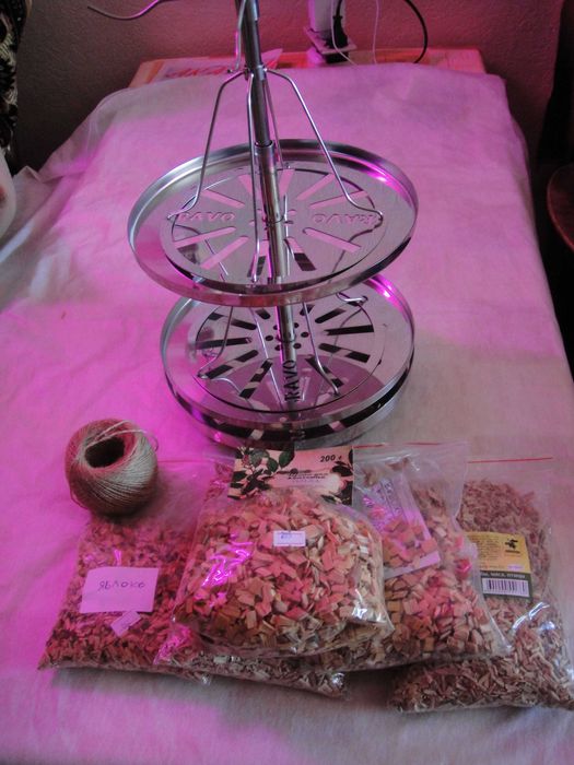 Коптильня для холодного и горячего копчения.