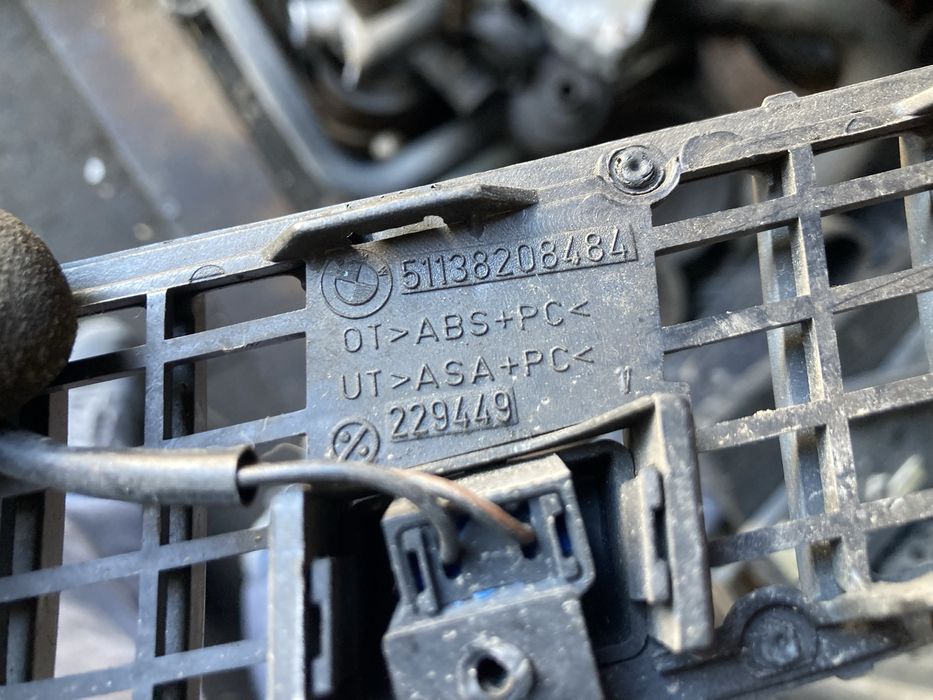 Решетка в капот БМВ 3 Е46 / BMW 3 E46