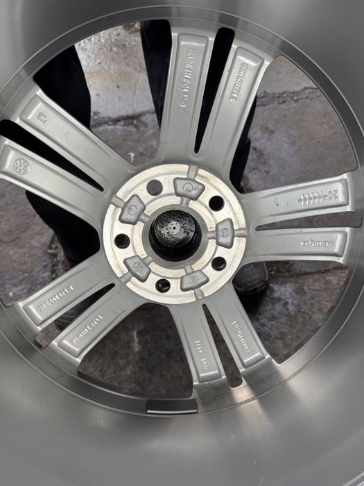 # Jante originale NOI Sebring VW Tiguan cu anvelope de iarna 235/55 18