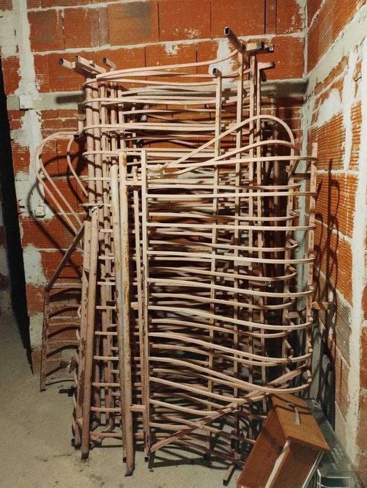 Метален парапет с разчупена форма