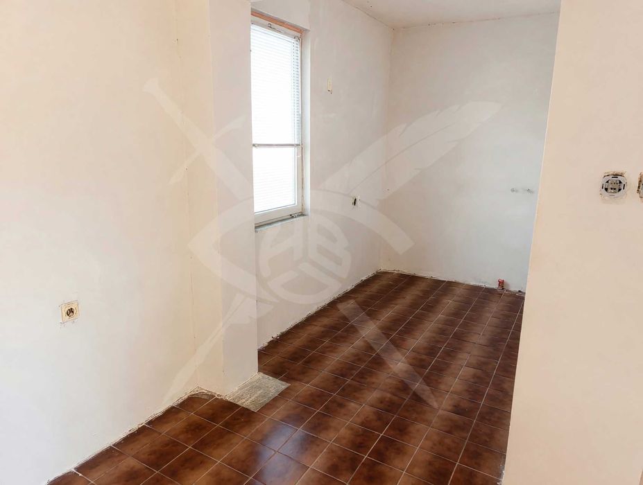 Продава се Четиристаен апартамент в Бургас, Възраждане - 115 кв.м за 2514 €/кв.м - Снимка #2