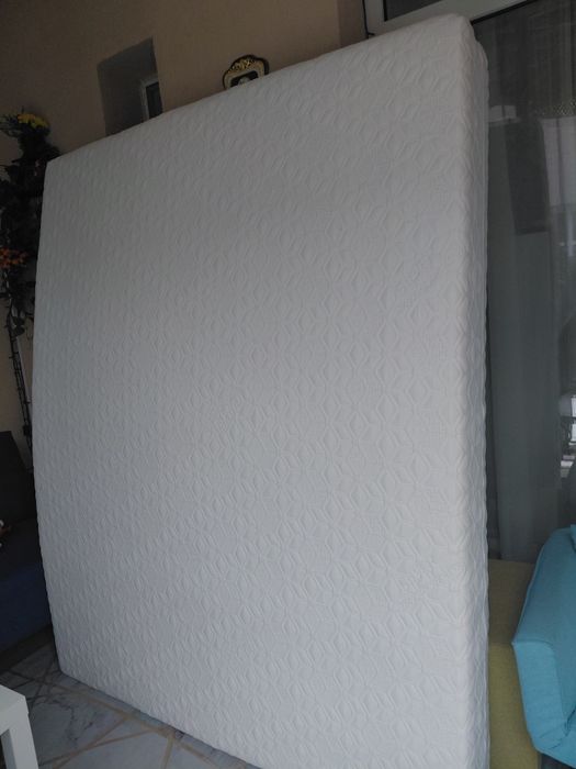 Saltea de pat cu spuma de memorie 160x200