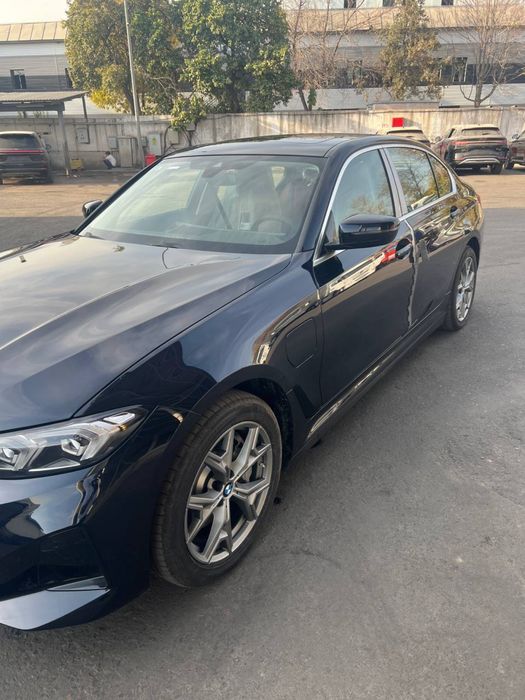 BMW i3 35L 2025 yil