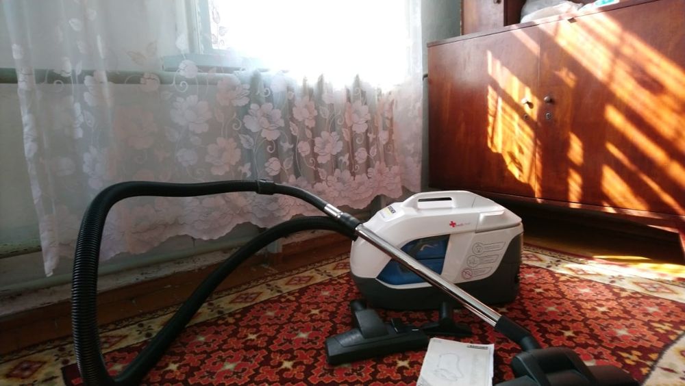 Продам пылесос с аква -фильтром