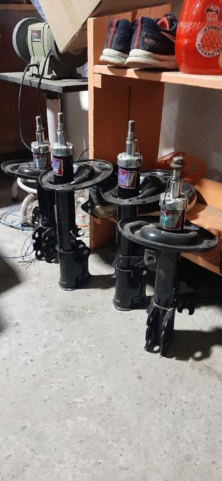 Амортизатор виса...