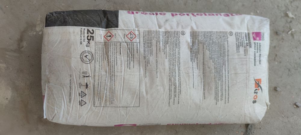 Adeziv pentru gresie și faianță.