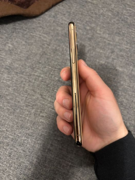 Vând iPhone 11 pro Gold