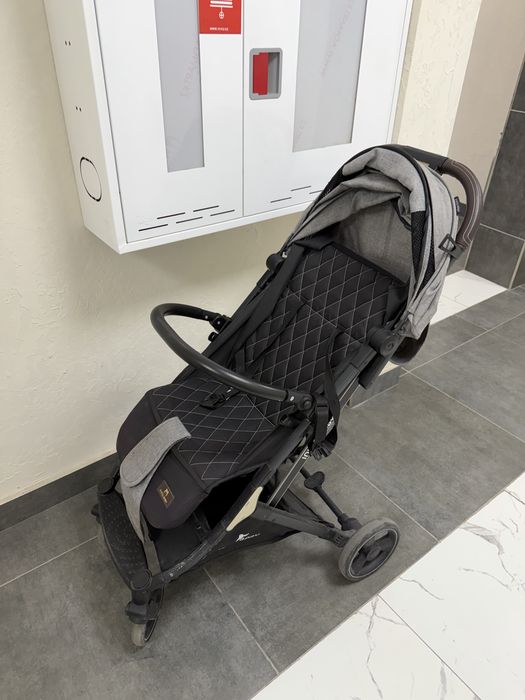 Продам прогулочную коляску