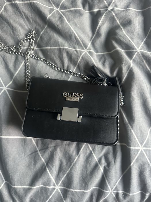 Чантичка GUESS.