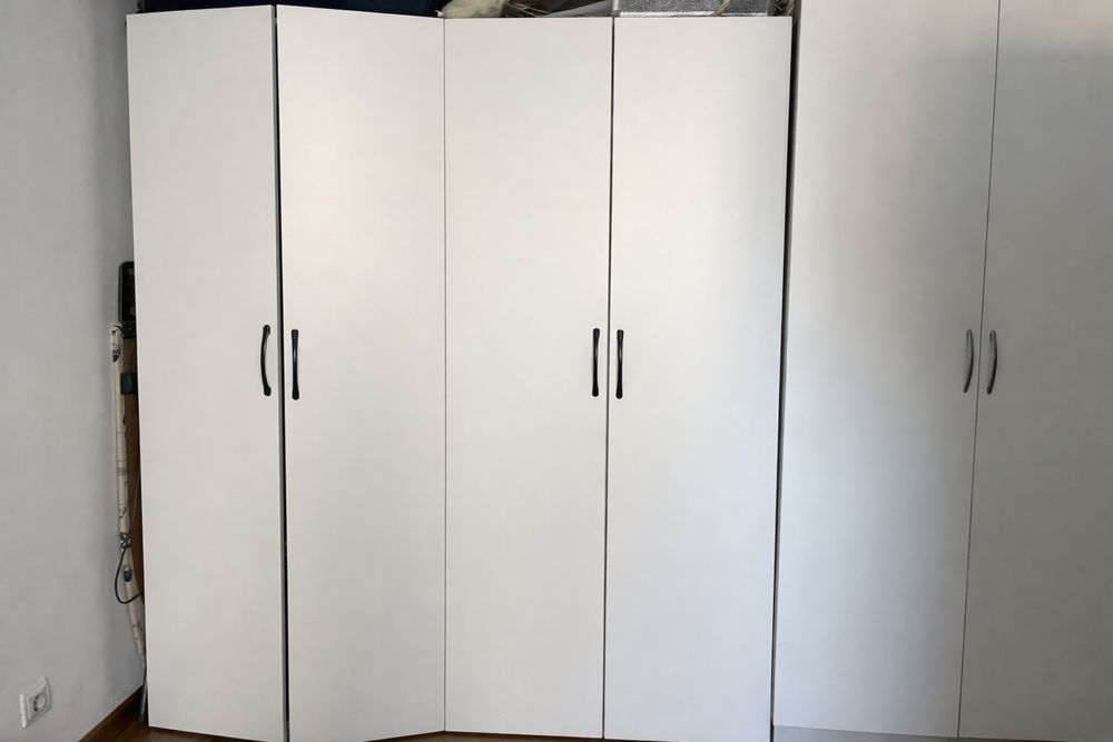 Продам шифоньер. Не в идеальном состоянии.