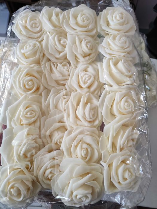 изкуствени зелени растения  мъх трева и рози за декорация