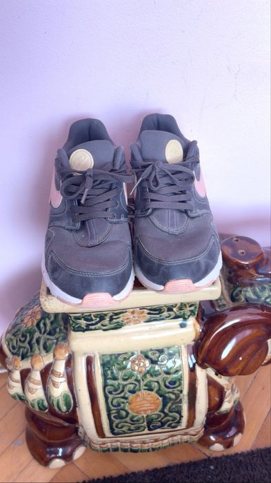 Маратонки Nike.