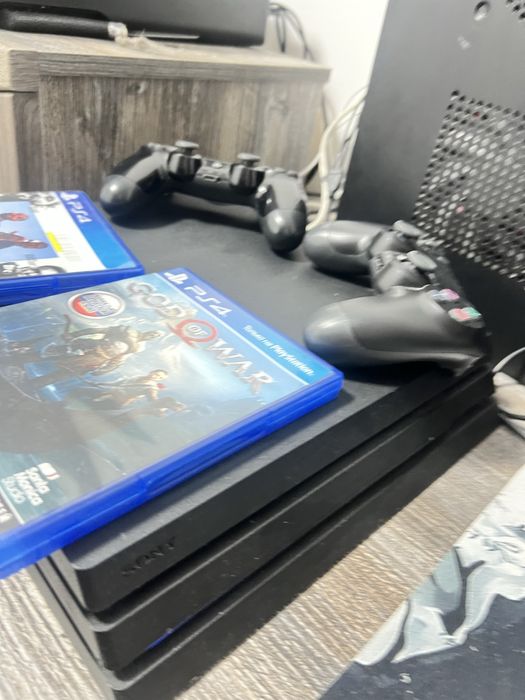 Продам пс4 про (Playstation 4 pro)