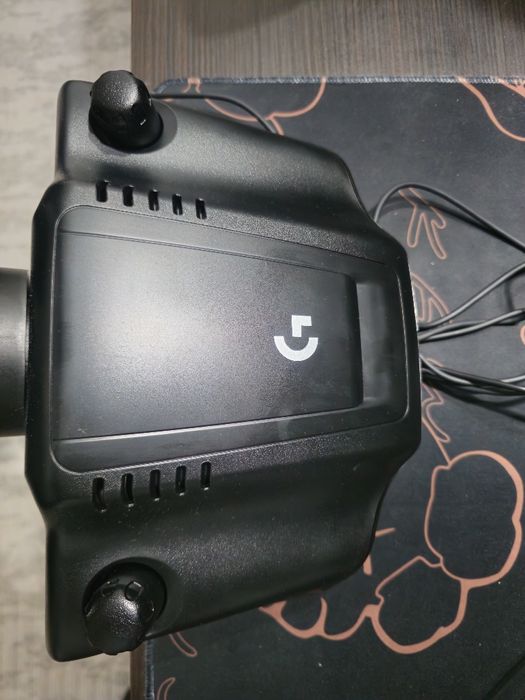 Vând volan logitech g923 cu garanție altex