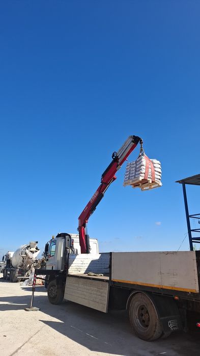 Inchiriez camion cu macara