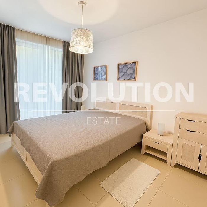 Дава се под наем Двустаен апартамент в Варна, Център - 95 кв.м за 797.64 € - Снимка #3