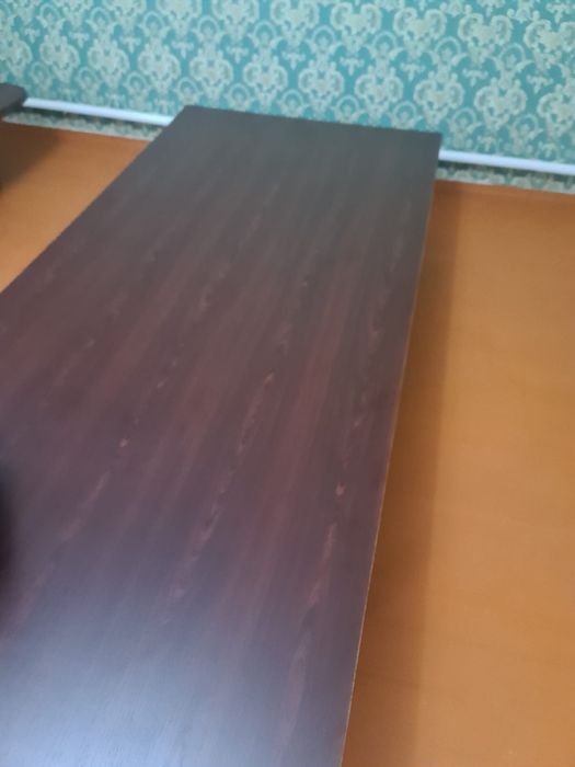 Продам стол для гостиной