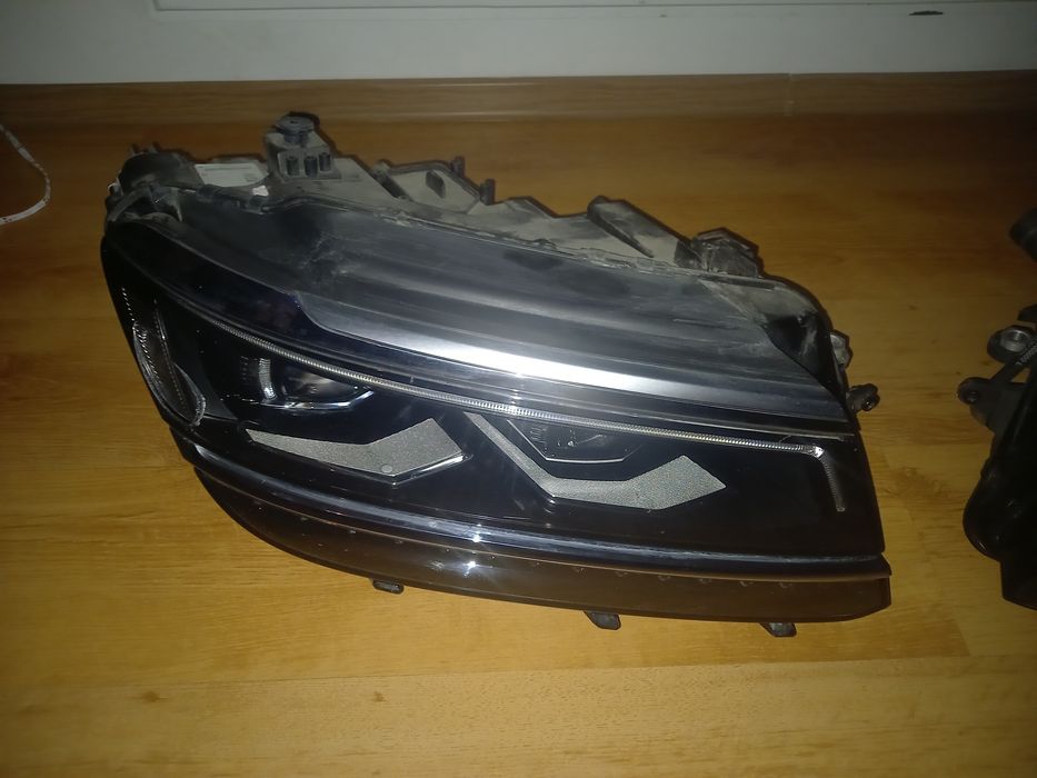 Far dreapta Tiguan R-line full Led adaptiv