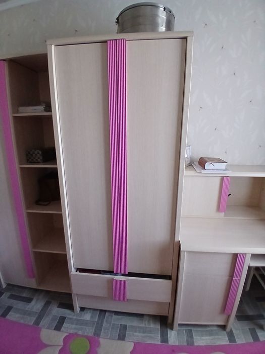 Детский кровать и шифоньер