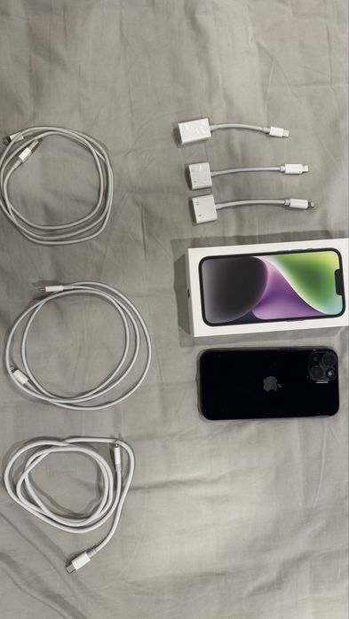 Продавам Iphone 14 64gb