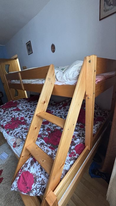 Pat etajat pentru 3 copii