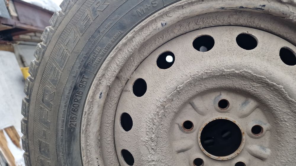 Продам колеса резина с дисками.