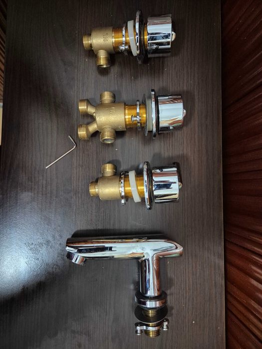 Robineți de bronz cu două și trei căi pentru cadă