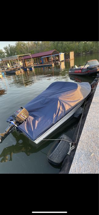 Лодка с мотором и прицепом