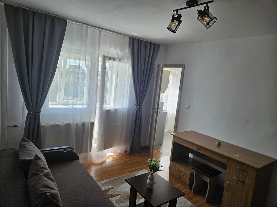 Proprietar, inchiriez Apartament cu 1 camera Semidecomandat Zona Modern! 30mp