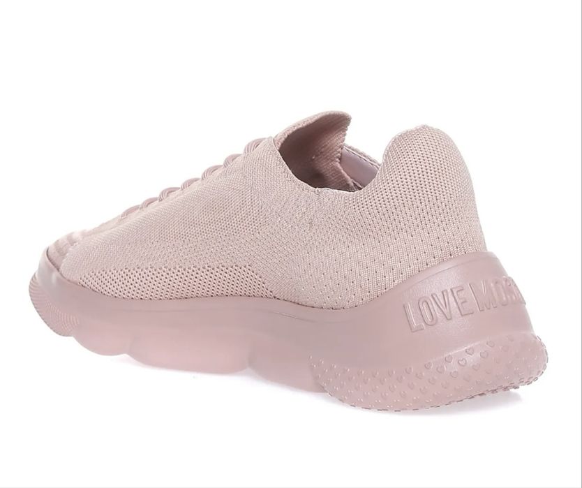 Adidasi Love Moschino noi!