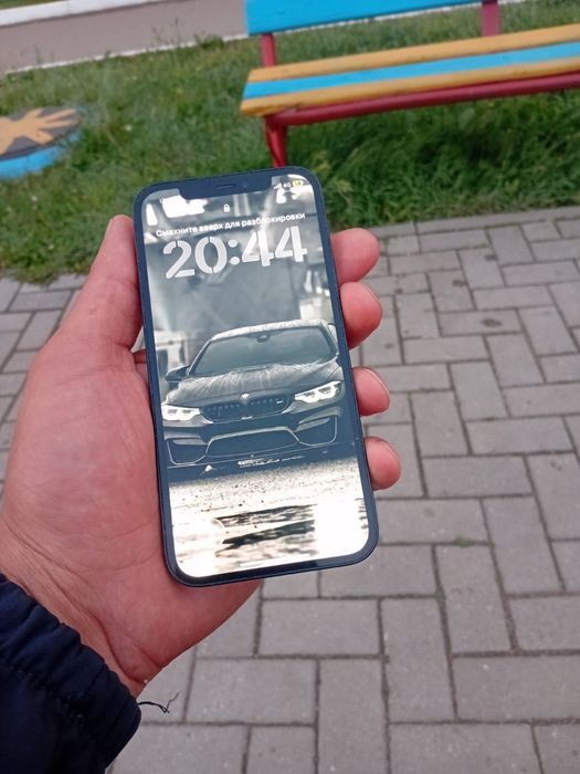 Продам айфон 12.