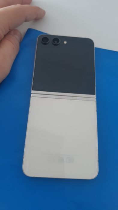 Продаётся Galaxy z flip5 512Gb